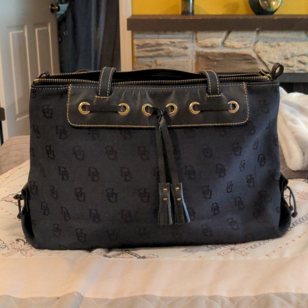 Dooney & bourke purse